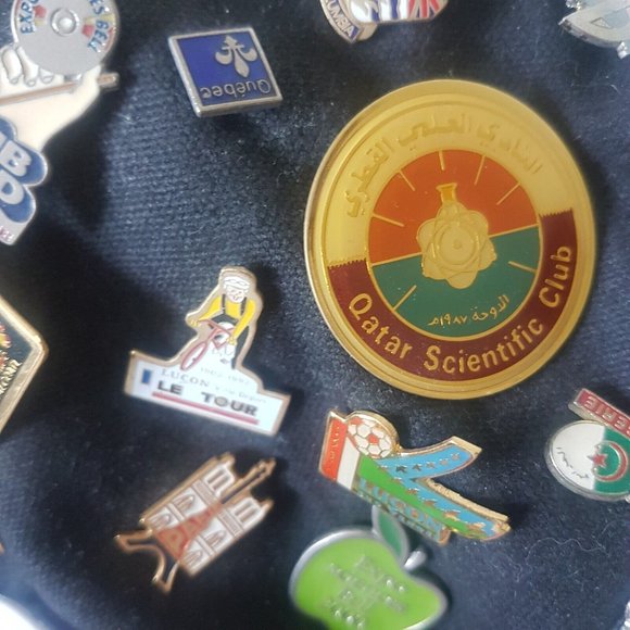 Vintage Pins LOT all Over the World 1998 CWSF Canada Wide Science Fair on Hat - Picture 4 of 15